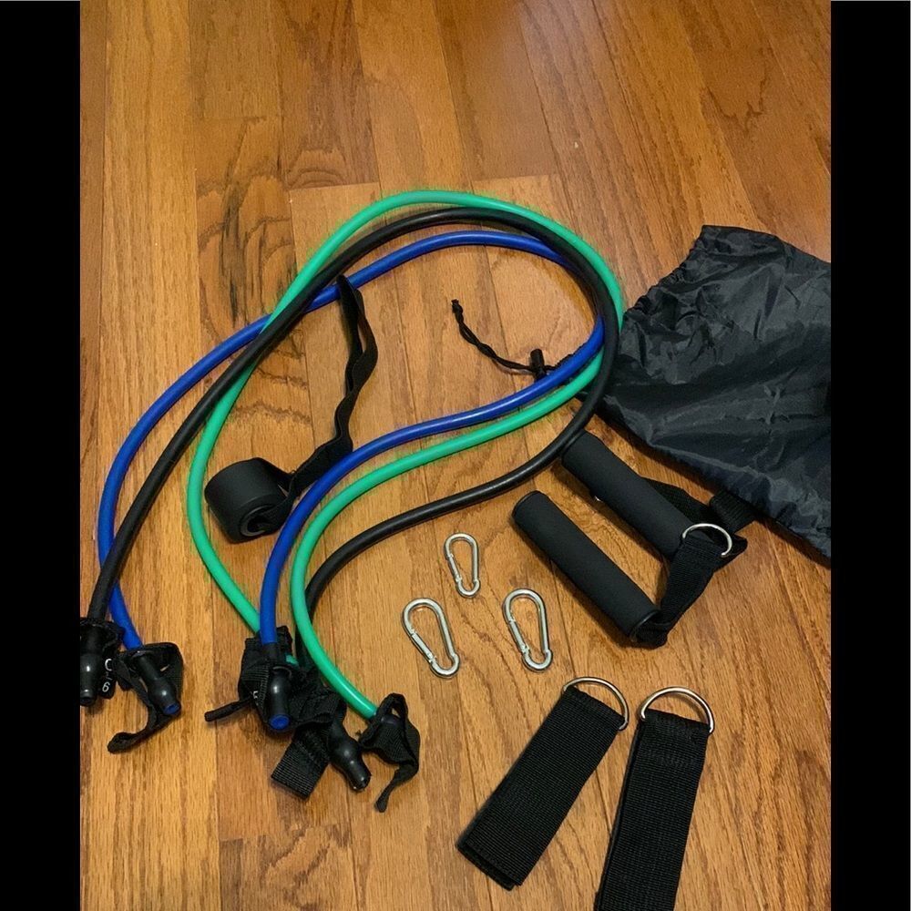 Resistance bands set including bag for storing or travel